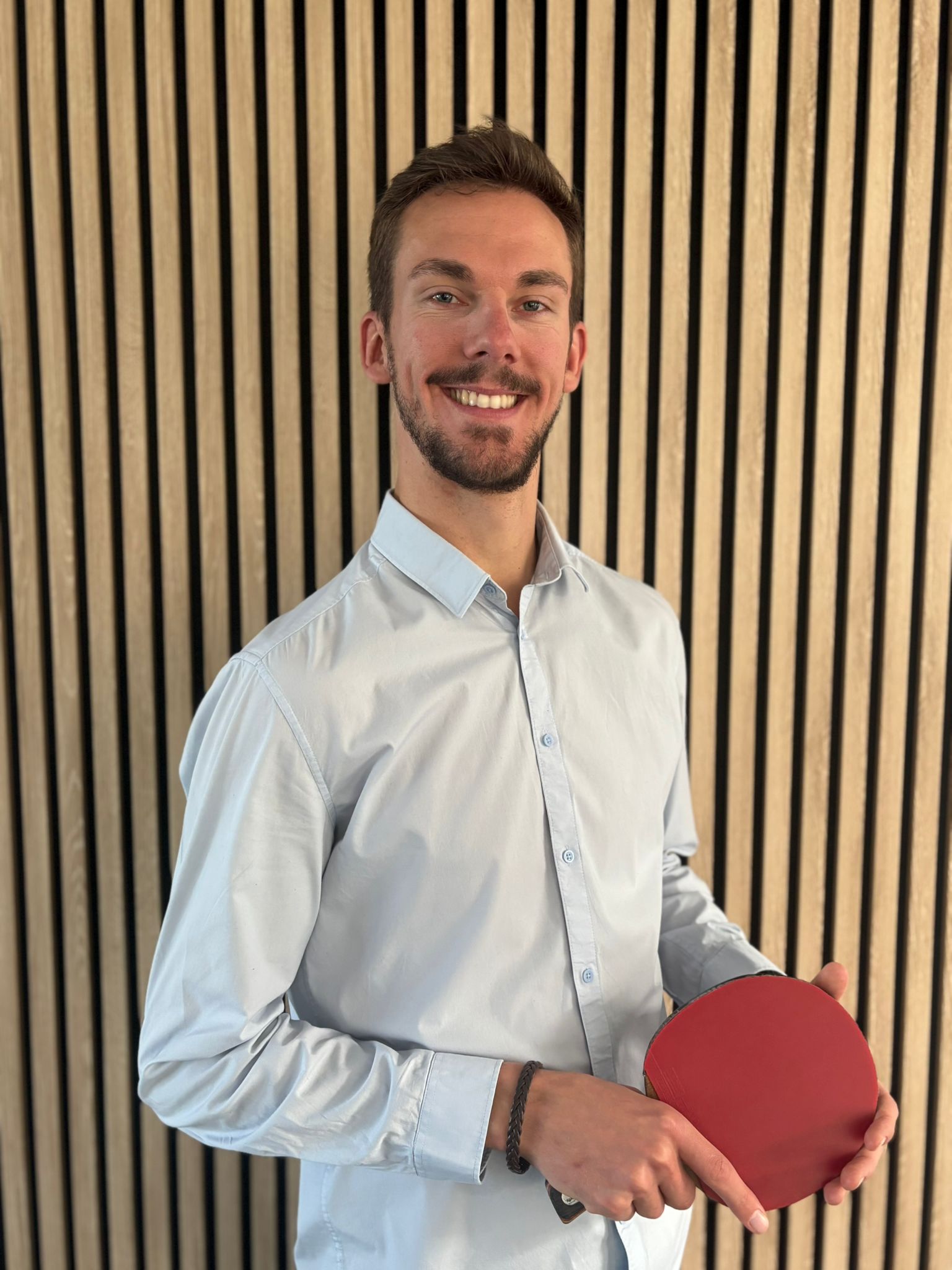Julien Meurant, fondateur de Ping Connect, spécialisé dans les team buildings sportifs et événements d’entreprise autour du tennis de table en Belgique