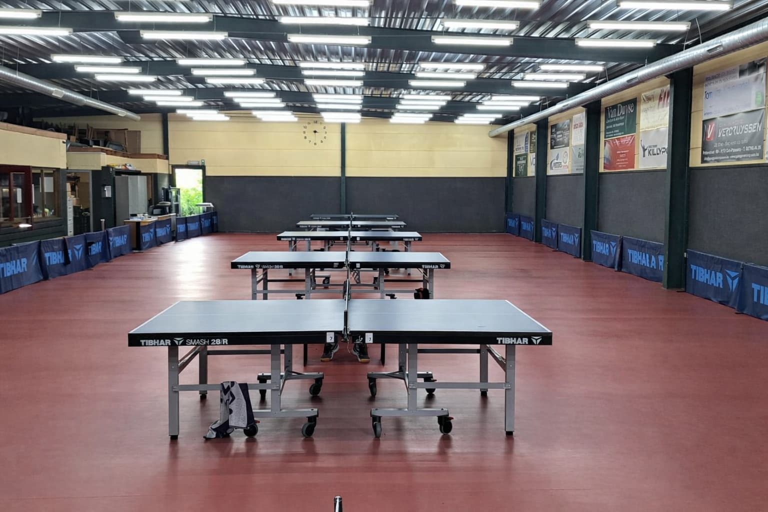 Infrastructure moderne de tennis de table à Stekene pour team buildings et activités d’entreprise Ping Connect