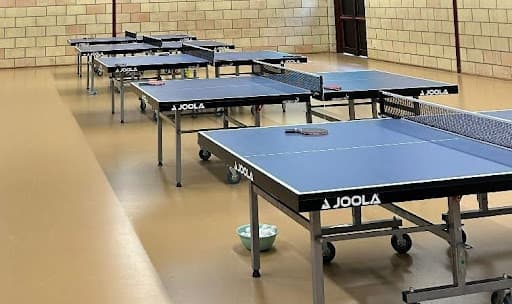 Salle indoor de tennis de table à Dilbeek pour événements d’entreprise et activités d’équipe organisés par Ping Connect